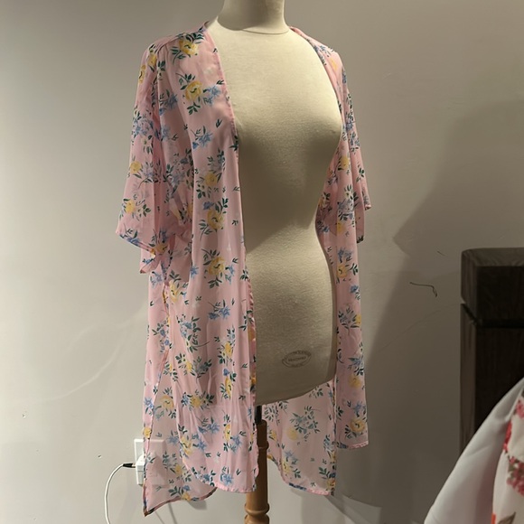 Ultra Flirt Soft Pink Flower Bloom High Low Kimono - Picture 11 of 16